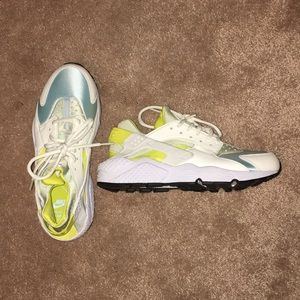 Air Huaraches by Nike